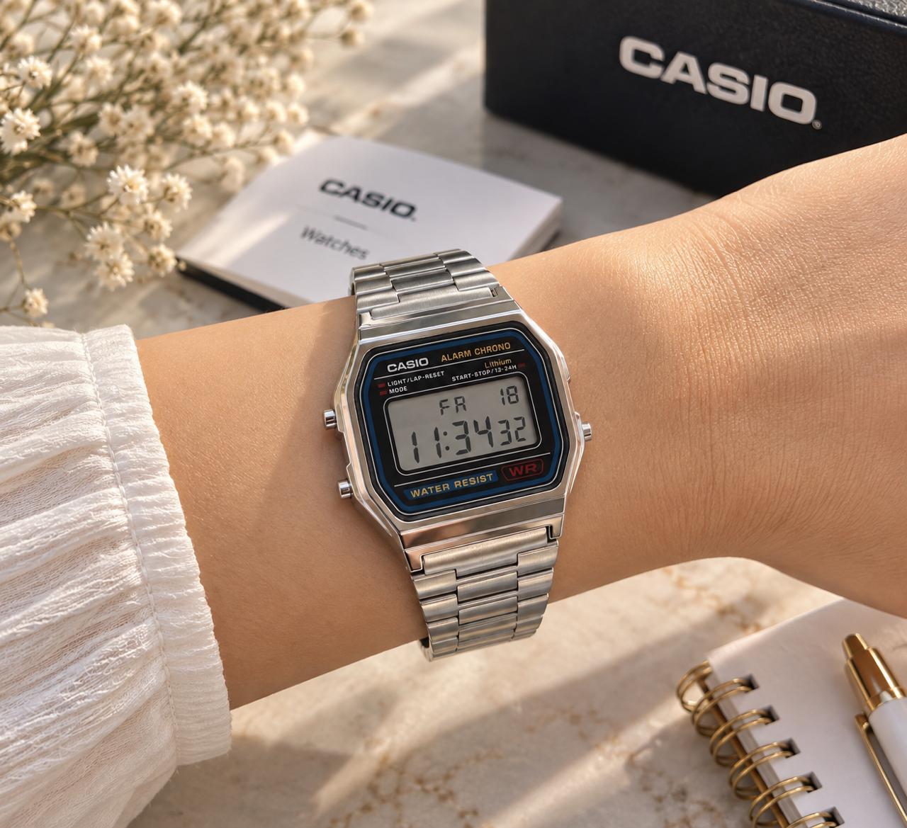 Casio A158WA-1ADF Pulso En Acero Unisex — Reloj digital unisex (lateral)