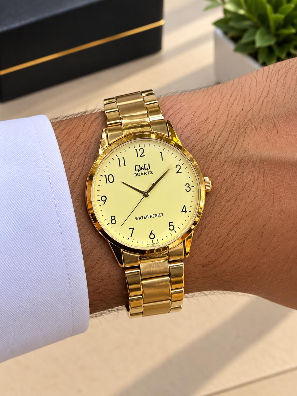 QYQ Pulso Metálico Estilo Clásico — Reloj analógico clásico (lateral)